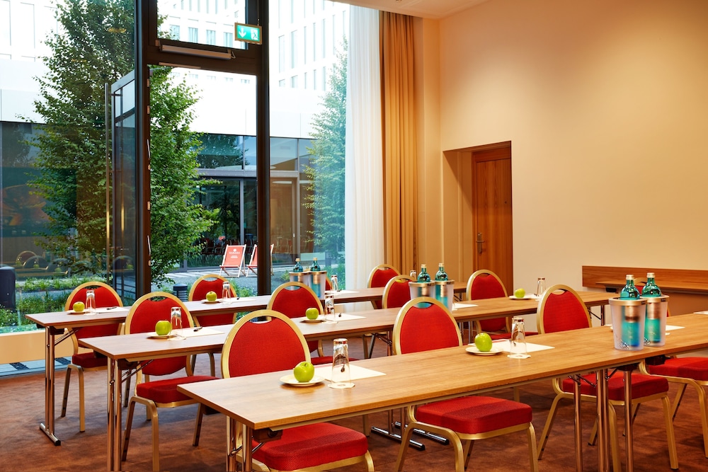 H4 Hotel München Messe — Hotel building in Munich, Bavaria