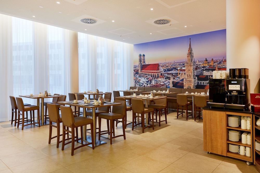 H4 Hotel München Messe — Restaurant & bars in Munich, Bavaria