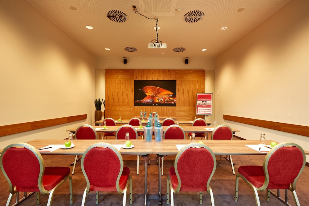 H4 Hotel München Messe — Restaurant & bars in Munich, Bavaria