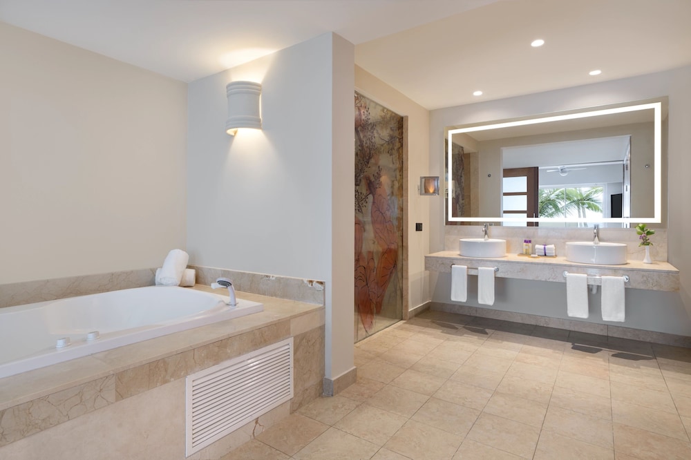 Breathless Punta Cana Resort & Spa - Adults Only - All Inclusive — Hotel rooms in Uvero Alto, La Altagracia