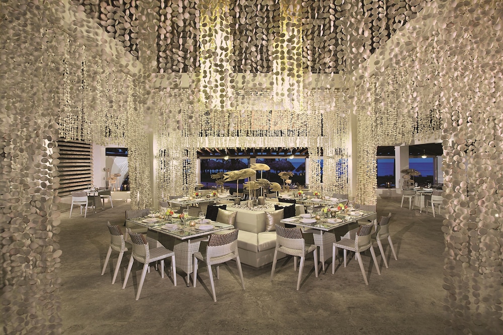 Breathless Punta Cana Resort & Spa - Adults Only - All Inclusive — Restaurant & bars in Uvero Alto, La Altagracia