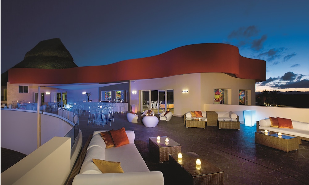 Breathless Punta Cana Resort & Spa - Adults Only - All Inclusive — Restaurant & bars in Uvero Alto, La Altagracia