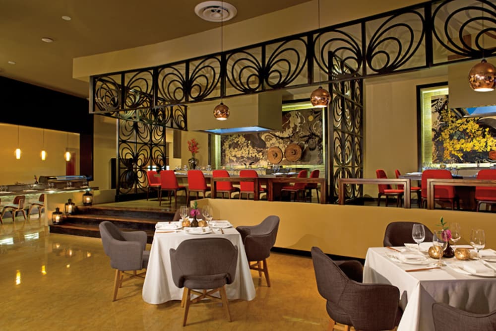 Breathless Punta Cana Resort & Spa - Adults Only - All Inclusive — Restaurant & bars in Uvero Alto, La Altagracia