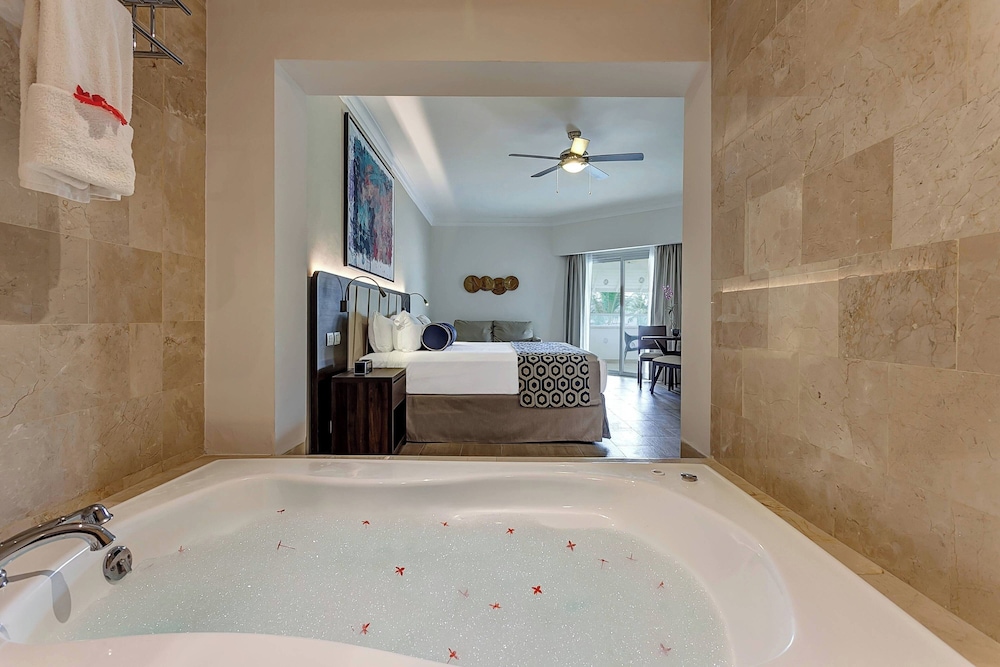 Royalton Splash Punta Cana, An Autograph Collection All-Inclusive Resort & Casino — Hotel rooms in Bavaro, La Altagracia