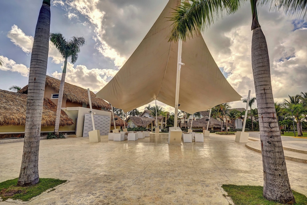 Royalton Splash Punta Cana, An Autograph Collection All-Inclusive Resort & Casino — Hotel building in Bavaro, La Altagracia