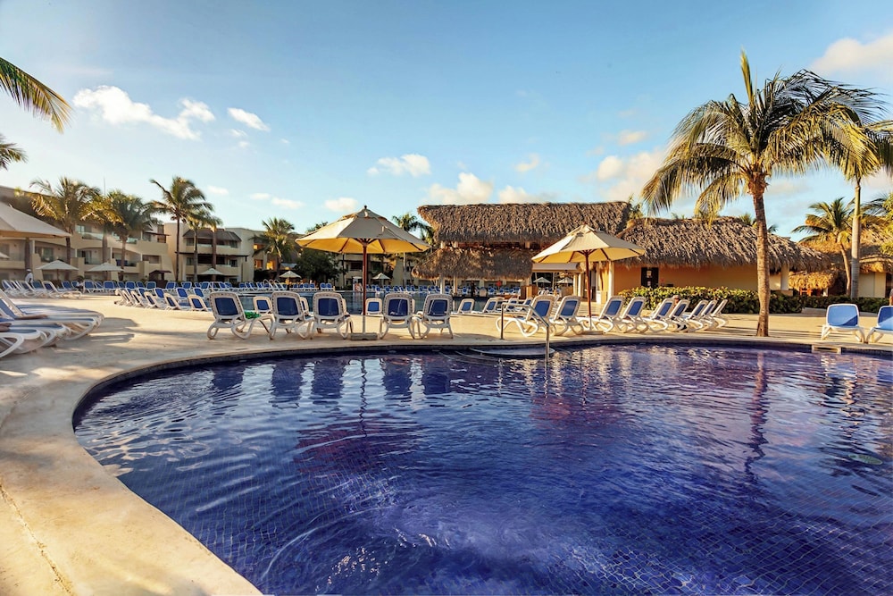 Royalton Splash Punta Cana, An Autograph Collection All-Inclusive Resort & Casino — Swimming pool in Bavaro, La Altagracia