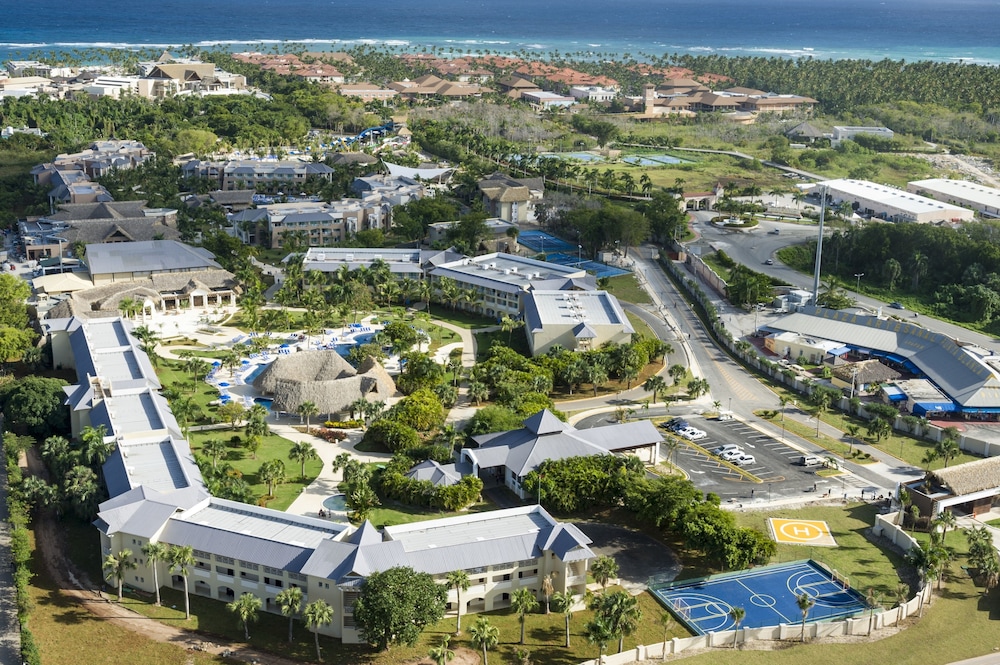 Royalton Splash Punta Cana, An Autograph Collection All-Inclusive Resort & Casino — Hotel building in Bavaro, La Altagracia