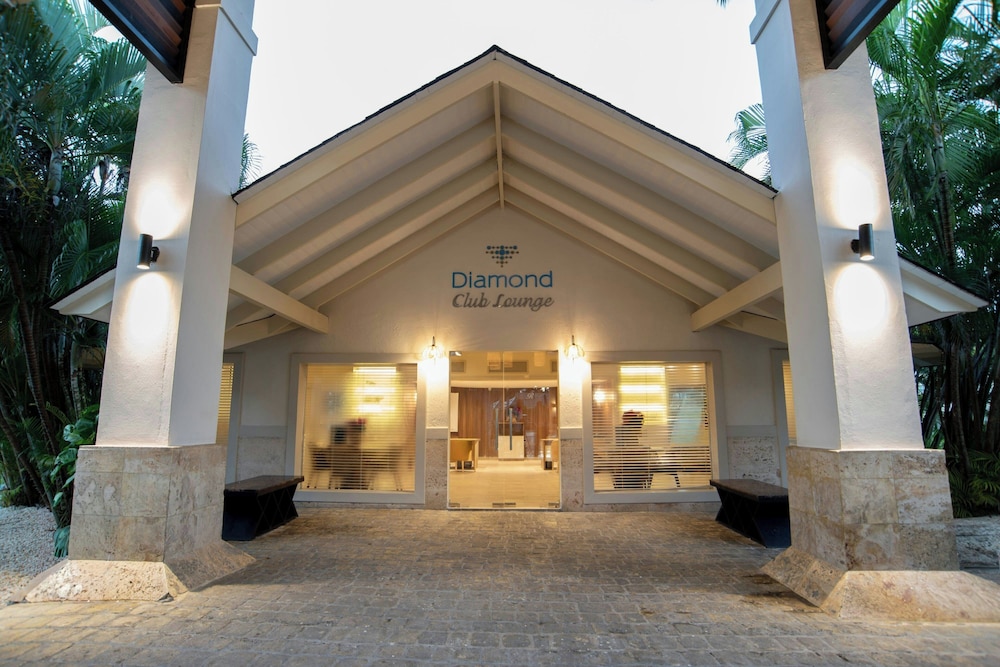Royalton Splash Punta Cana, An Autograph Collection All-Inclusive Resort & Casino — Hotel building in Bavaro, La Altagracia