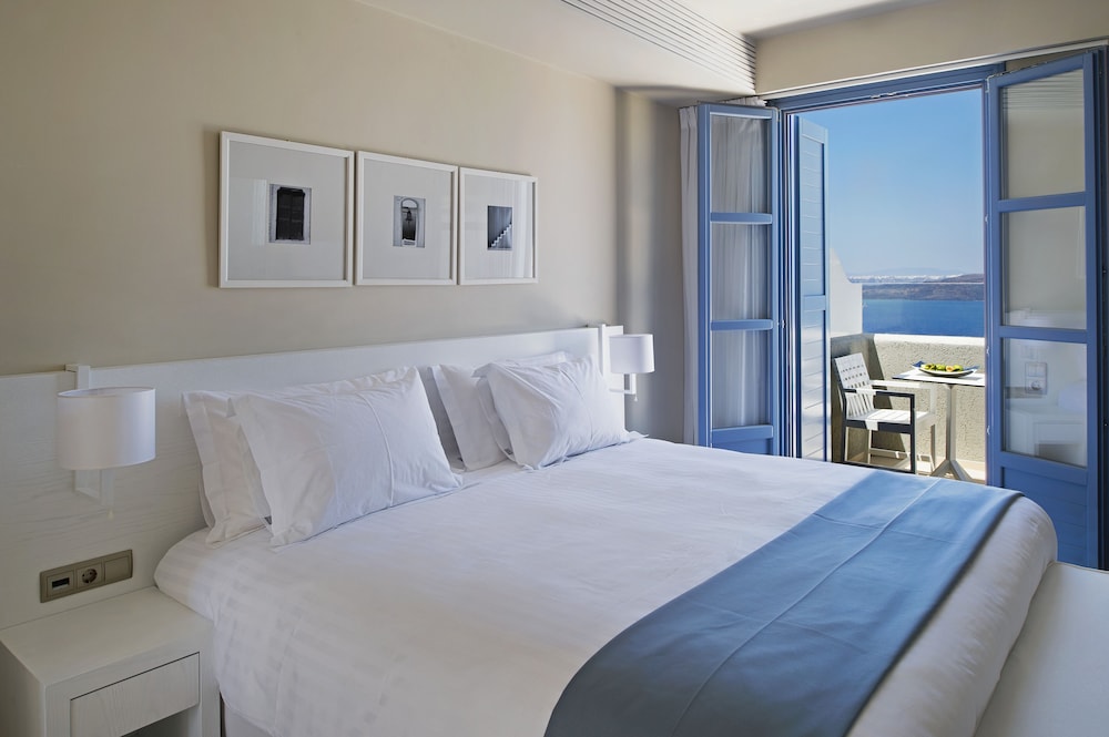 Acroterra Rosa Luxury Suites & Spa — Hotel rooms in Akrotiri, South Aegean
