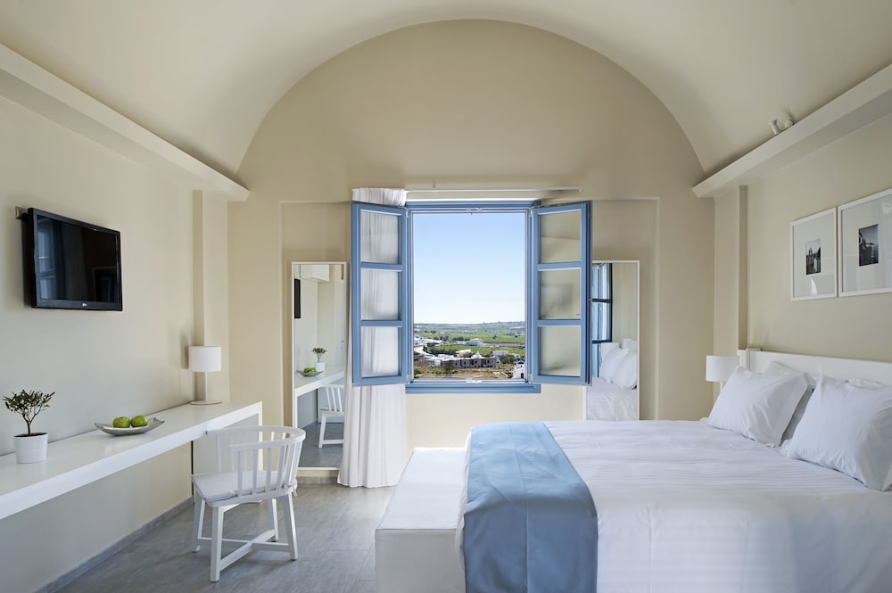 Acroterra Rosa Luxury Suites & Spa — Hotel rooms in Akrotiri, South Aegean