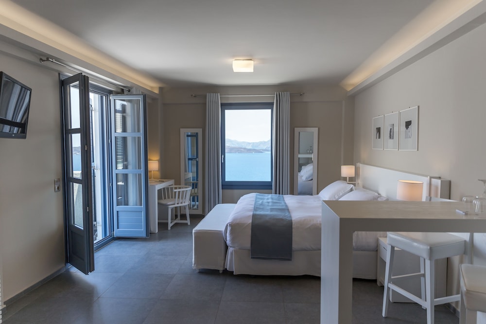 Acroterra Rosa Luxury Suites & Spa — Hotel rooms in Akrotiri, South Aegean