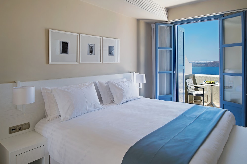 Acroterra Rosa Luxury Suites & Spa — Hotel rooms in Akrotiri, South Aegean