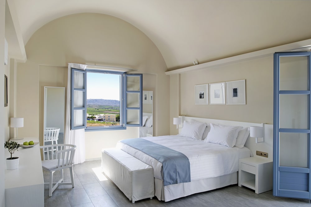 Acroterra Rosa Luxury Suites & Spa — Hotel rooms in Akrotiri, South Aegean