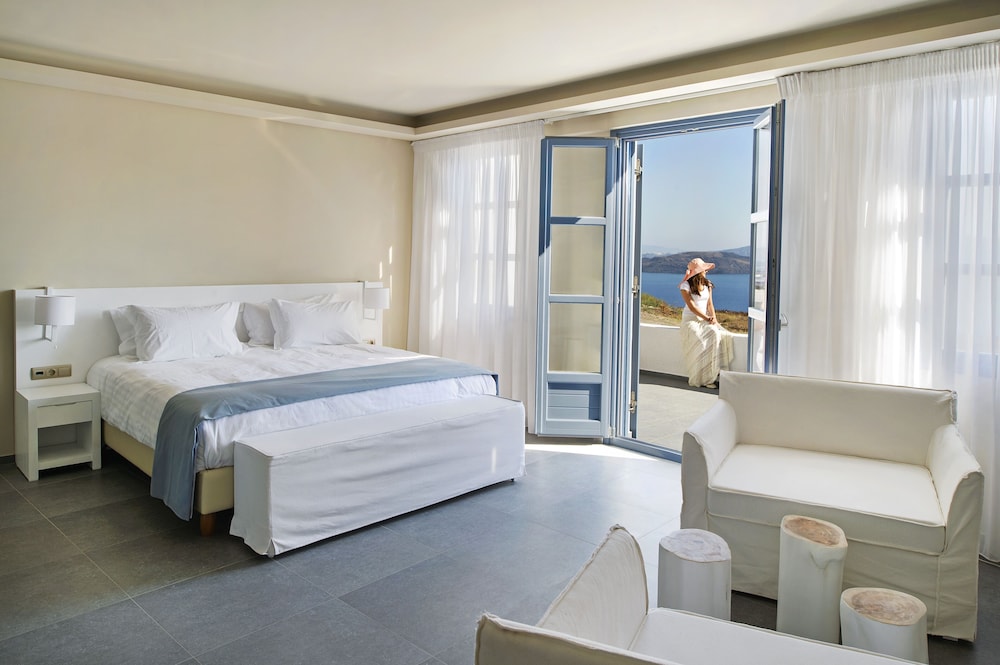 Acroterra Rosa Luxury Suites & Spa — Hotel rooms in Akrotiri, South Aegean