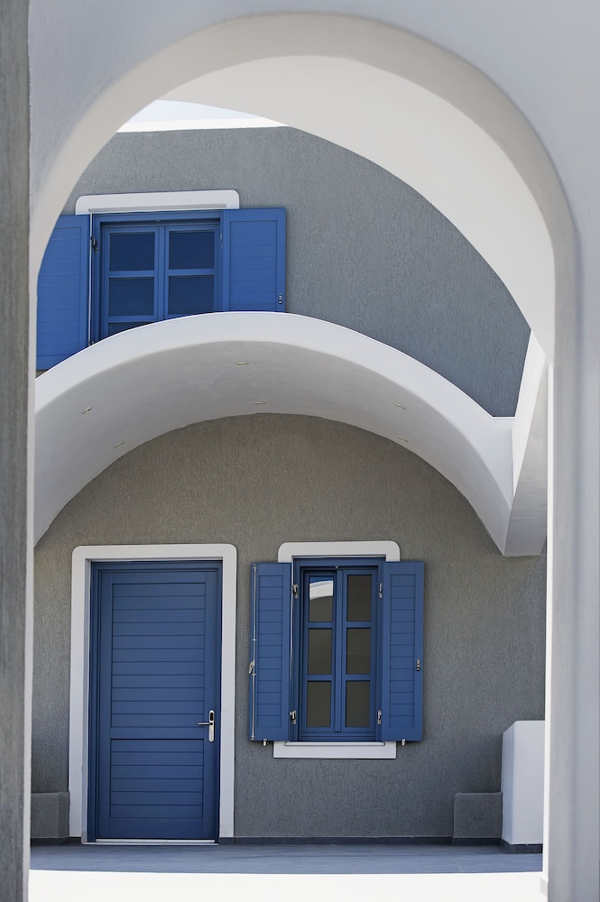 Acroterra Rosa Luxury Suites & Spa — Hotel building in Akrotiri, South Aegean