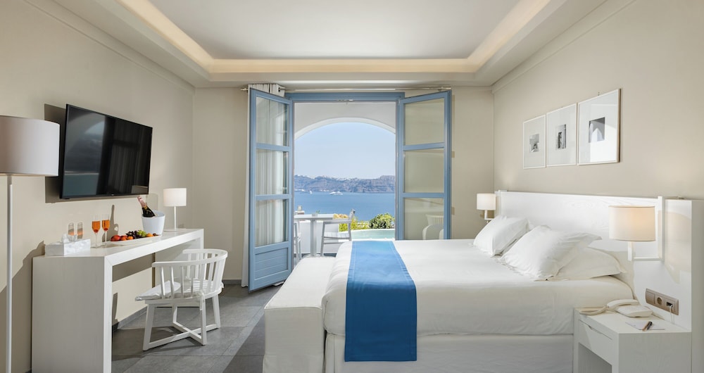 Acroterra Rosa Luxury Suites & Spa — Hotel rooms in Akrotiri, South Aegean