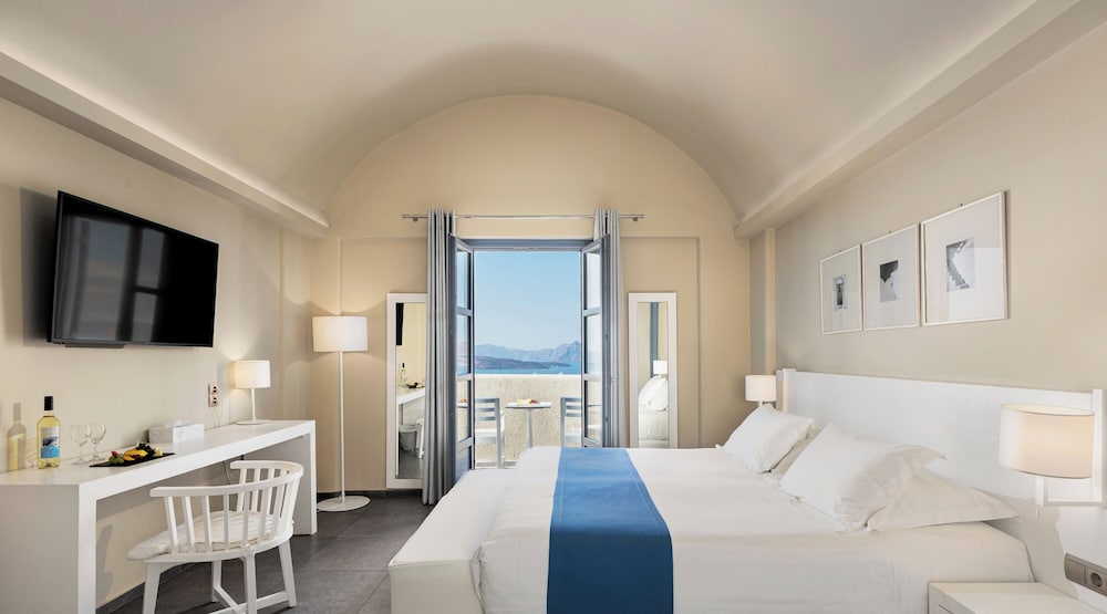 Acroterra Rosa Luxury Suites & Spa — Hotel rooms in Akrotiri, South Aegean