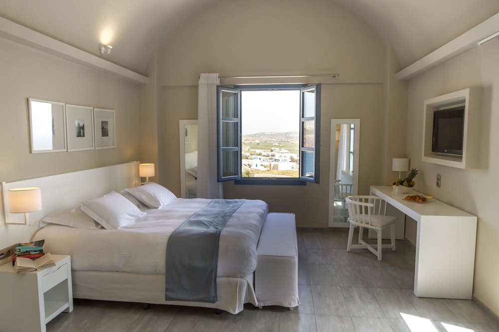 Acroterra Rosa Luxury Suites & Spa — Hotel rooms in Akrotiri, South Aegean