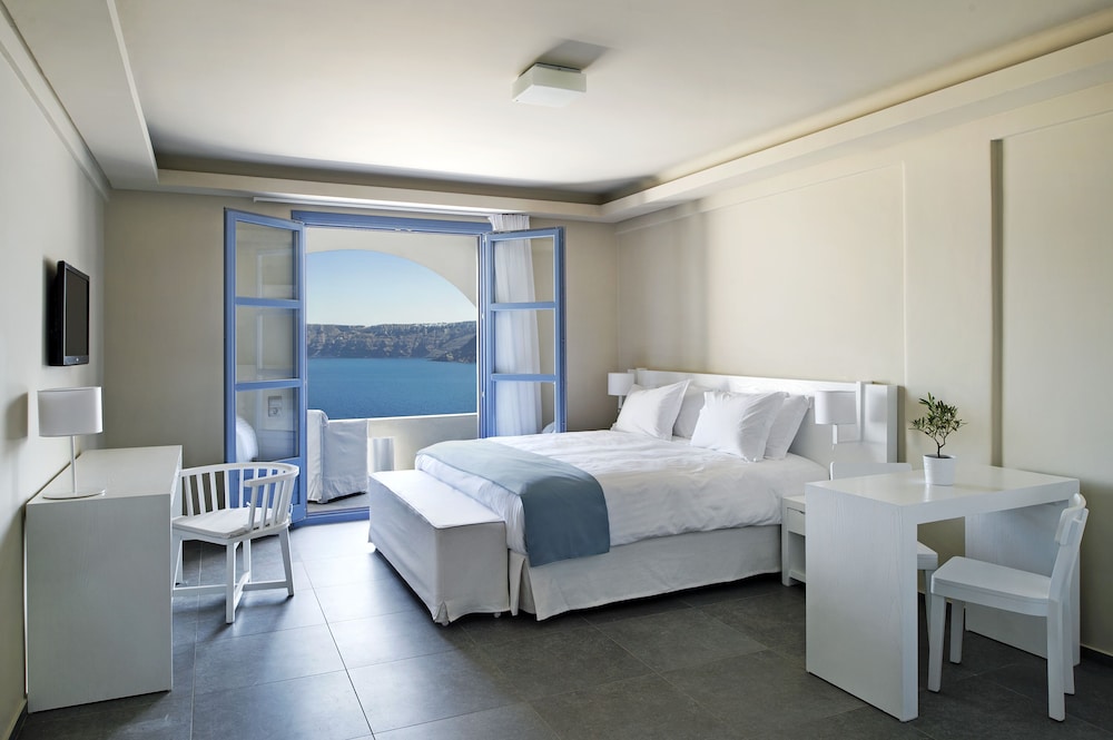 Acroterra Rosa Luxury Suites & Spa — Hotel rooms in Akrotiri, South Aegean