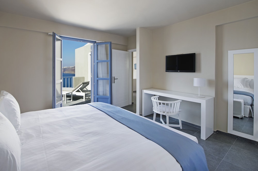 Acroterra Rosa Luxury Suites & Spa — Hotel rooms in Akrotiri, South Aegean