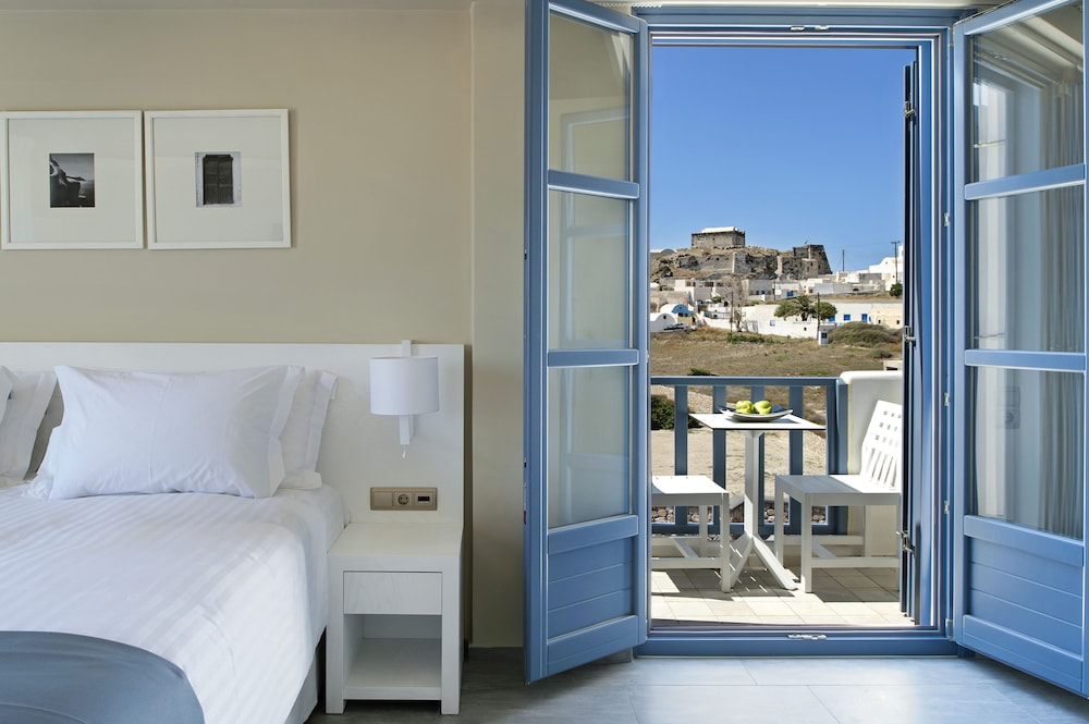 Acroterra Rosa Luxury Suites & Spa — Hotel rooms in Akrotiri, South Aegean