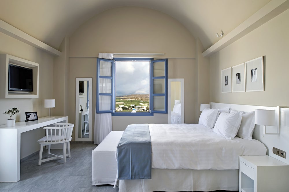 Acroterra Rosa Luxury Suites & Spa — Hotel rooms in Akrotiri, South Aegean
