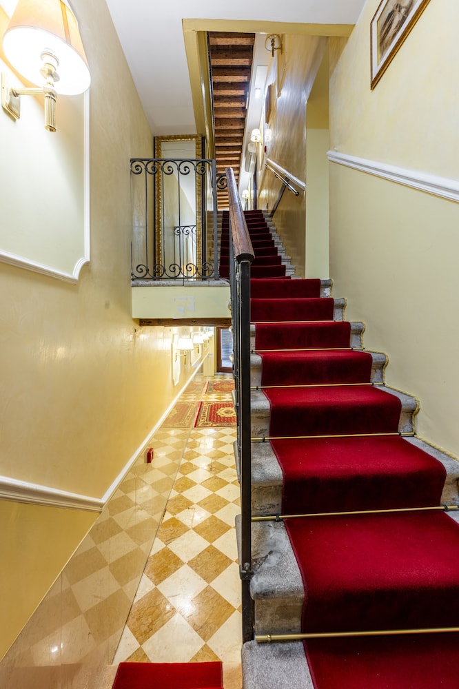 Ca' del Nobile — Hotel building in Venice, Veneto