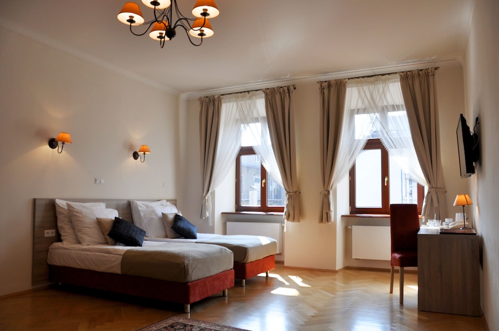 Hotel Santi — Hotel rooms in Krakow, Lesser Poland