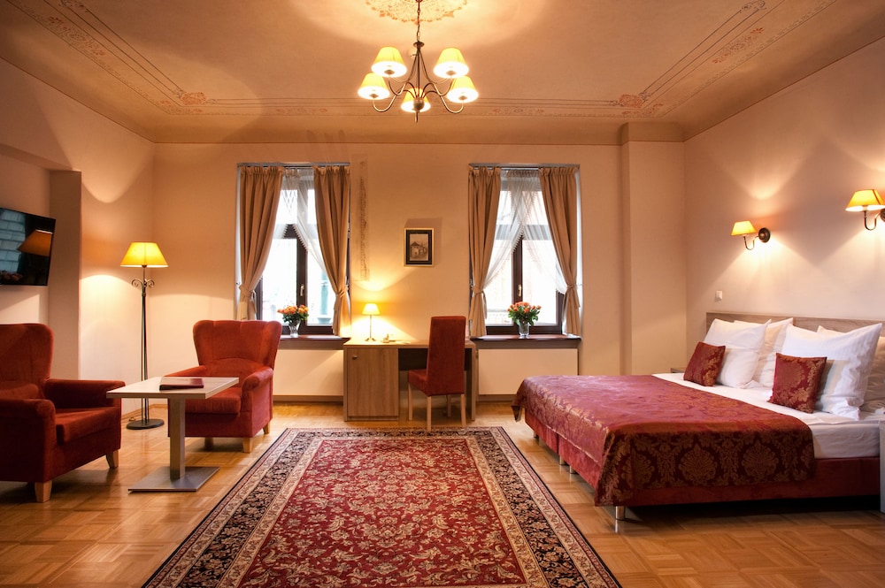 Hotel Santi — Hotel rooms in Krakow, Lesser Poland