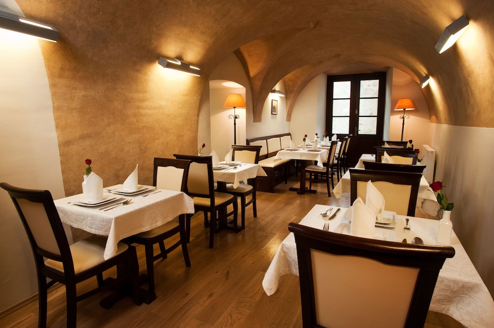 Hotel Santi — Restaurant & bars in Krakow, Lesser Poland