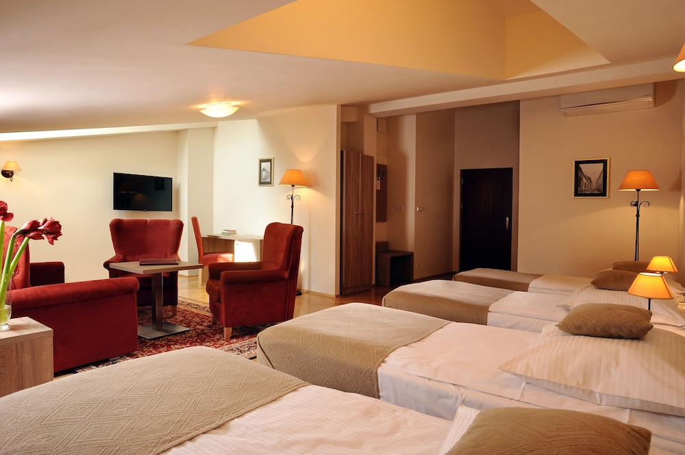 Hotel Santi — Hotel rooms in Krakow, Lesser Poland
