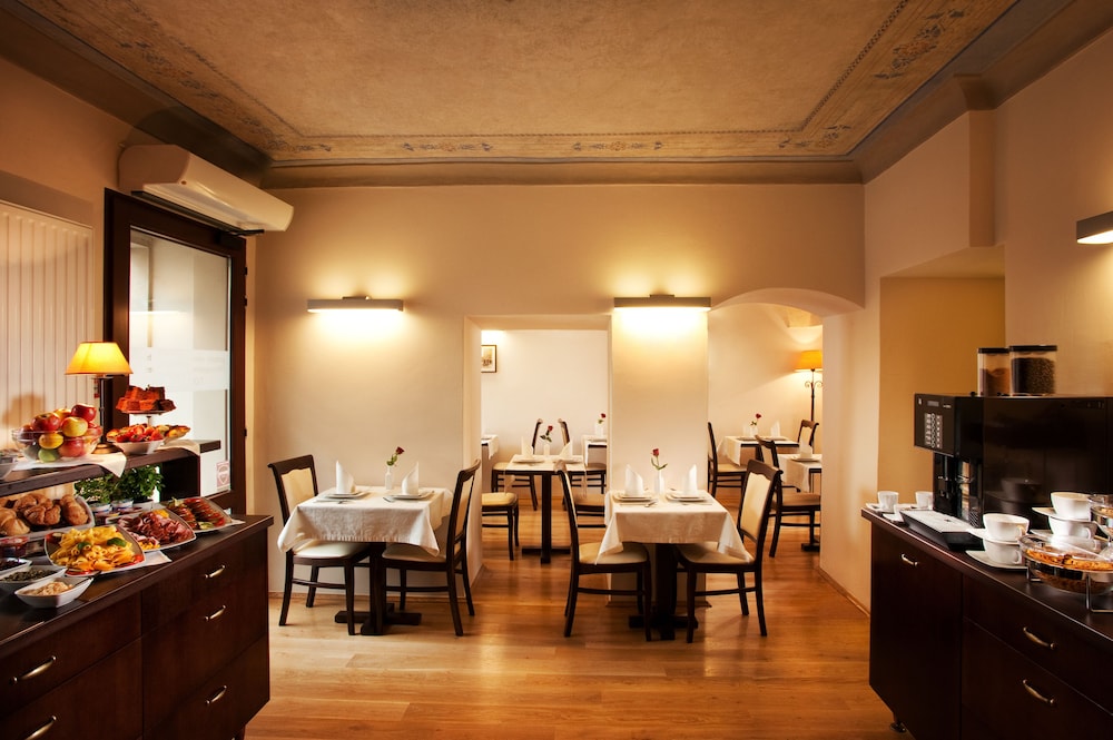 Hotel Santi — Restaurant & bars in Krakow, Lesser Poland