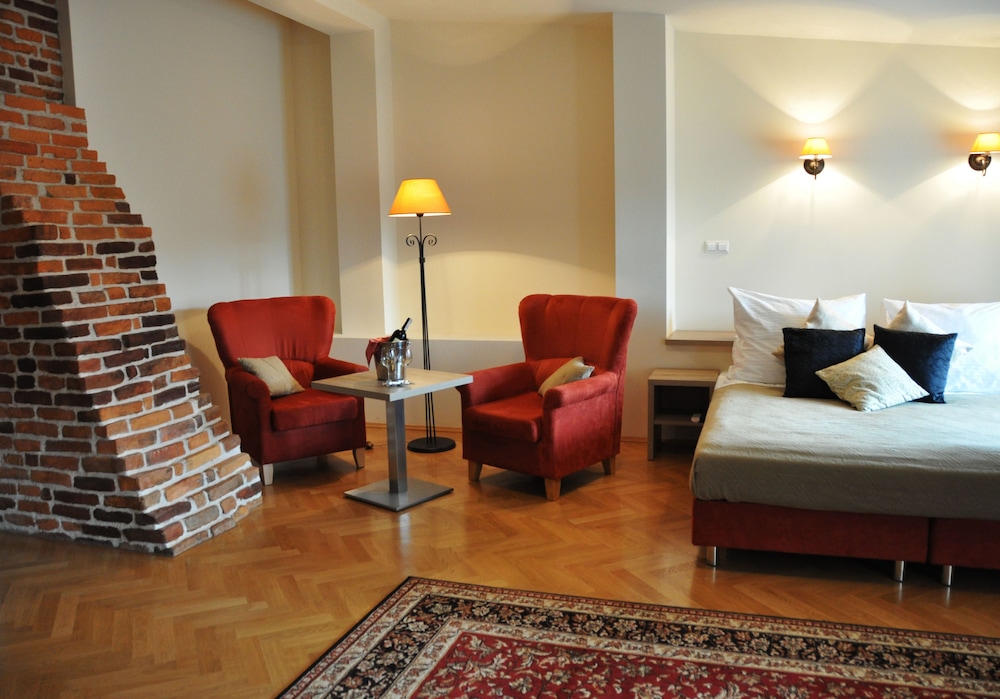 Hotel Santi — Hotel rooms in Krakow, Lesser Poland
