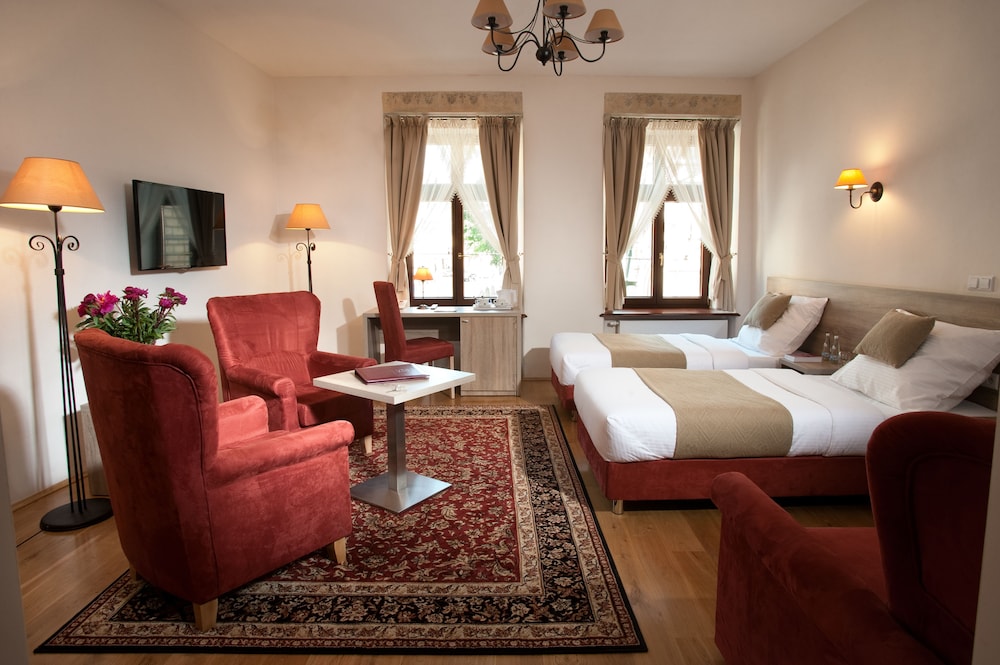 Hotel Santi — Hotel rooms in Krakow, Lesser Poland