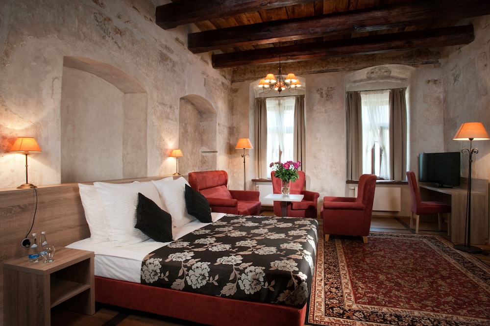 Hotel Santi — Hotel rooms in Krakow, Lesser Poland