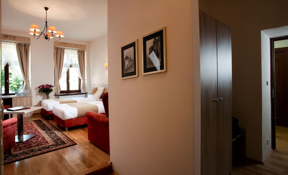 Hotel Santi — Hotel rooms in Krakow, Lesser Poland