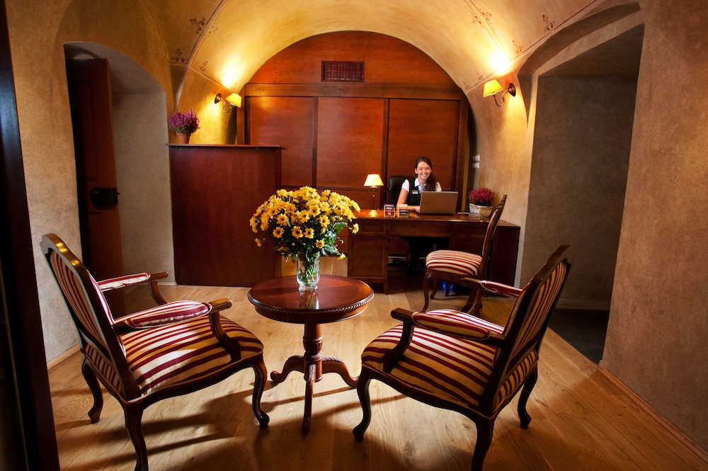 Hotel Santi — Hotel building in Krakow, Lesser Poland