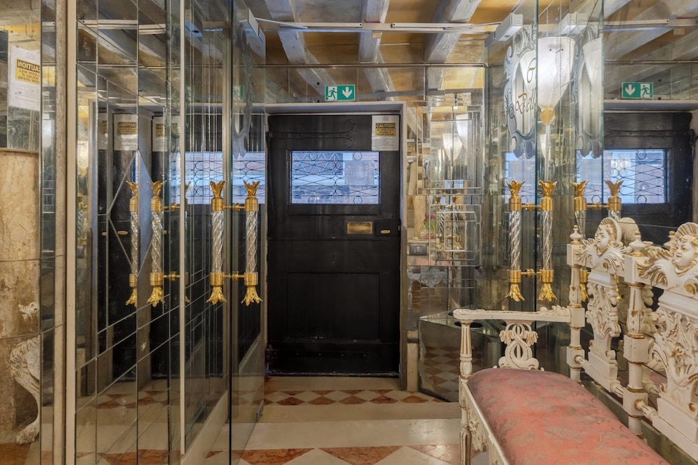 Ca' dell'Arte — Hotel building in Venice, Veneto