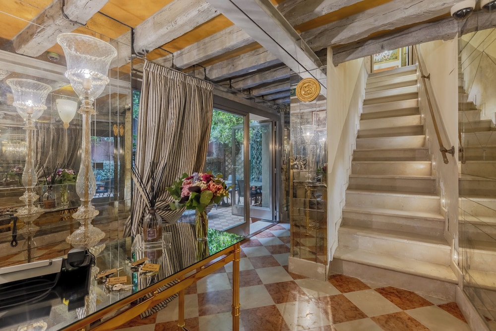 Ca' dell'Arte — Hotel building in Venice, Veneto