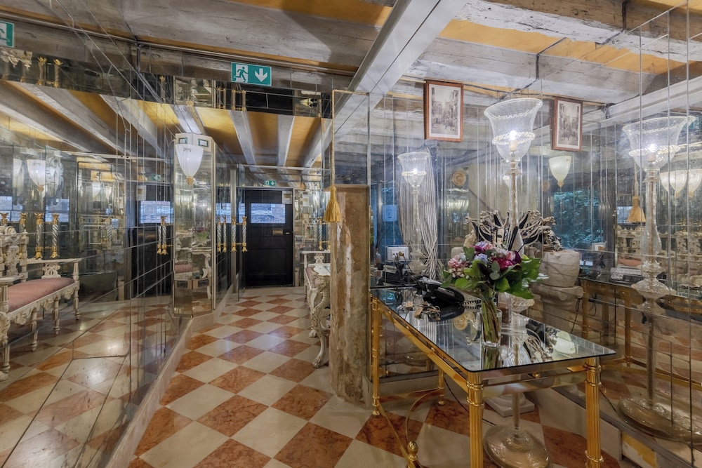 Ca' dell'Arte — Hotel building in Venice, Veneto