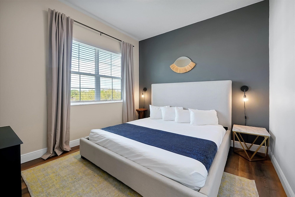 Vista Cay Resort by Millenium at Universal Blvd — Hotel rooms in Orlando, Florida