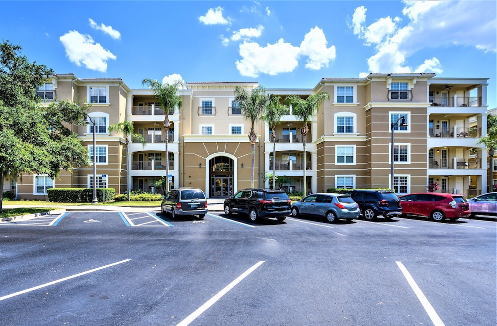 Vista Cay Resort by Millenium at Universal Blvd — Hotel building in Orlando, Florida
