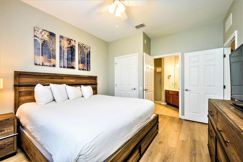 Vista Cay Resort by Millenium at Universal Blvd — Hotel rooms in Orlando, Florida