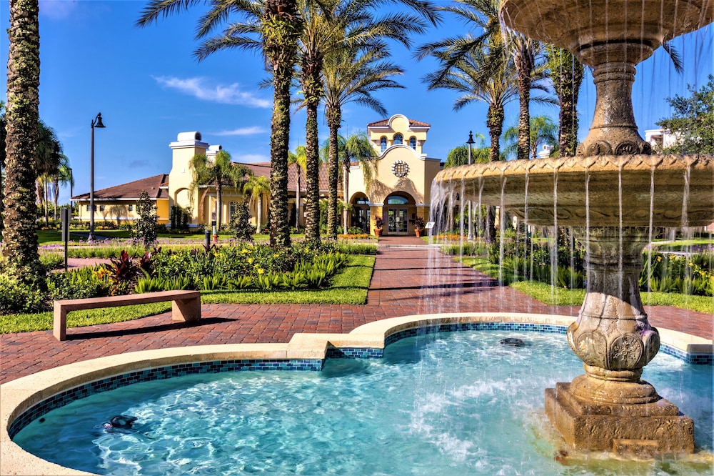 Vista Cay Resort by Millenium at Universal Blvd — Hotel building in Orlando, Florida