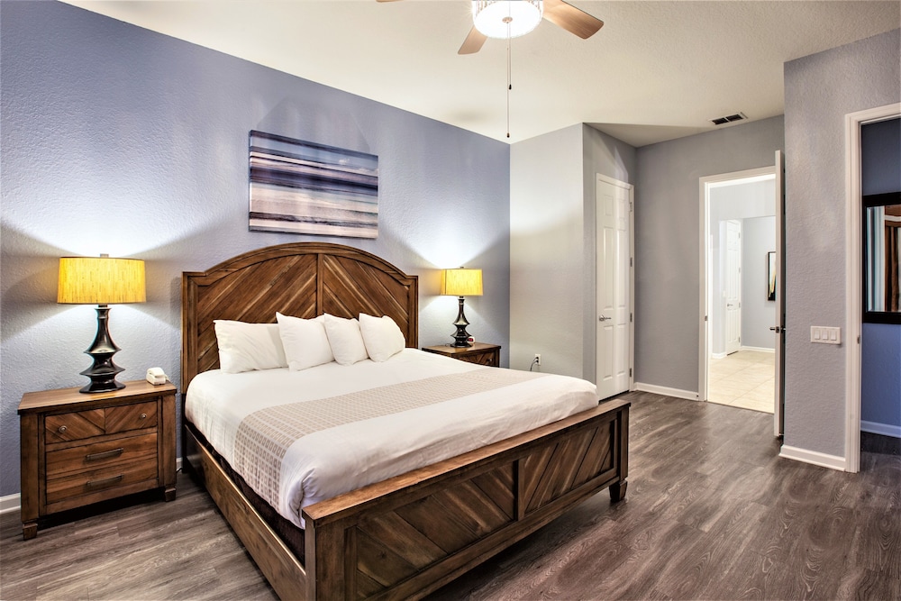 Vista Cay Resort by Millenium at Universal Blvd — Hotel rooms in Orlando, Florida