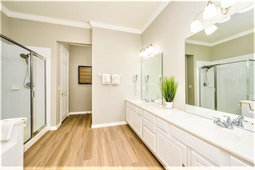 Vista Cay Resort by Millenium at Universal Blvd — Hotel rooms in Orlando, Florida