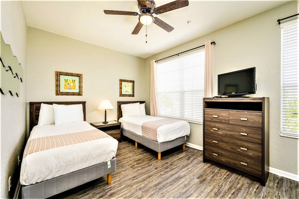 Vista Cay Resort by Millenium at Universal Blvd — Hotel rooms in Orlando, Florida