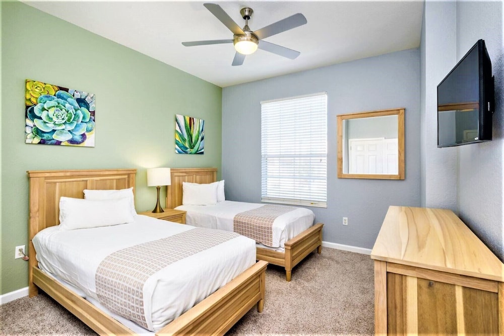 Vista Cay Resort by Millenium at Universal Blvd — Hotel rooms in Orlando, Florida