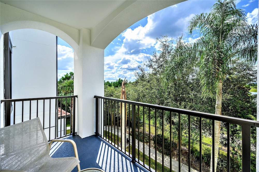 Vista Cay Resort by Millenium at Universal Blvd — Hotel rooms in Orlando, Florida