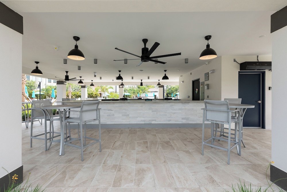Vista Cay Resort by Millenium at Universal Blvd — Restaurant & bars in Orlando, Florida